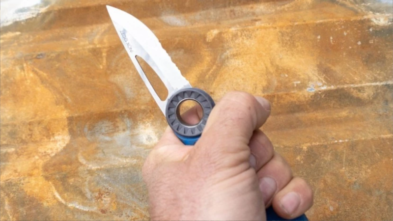 Knives for Rope Access Technicians: Life-Saving Tool or Platform Liability?