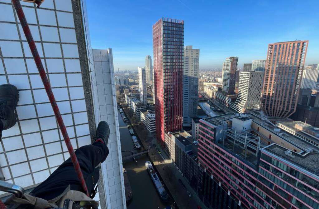 Understanding rope access earnings in 2025 Rope Access Salary Guide